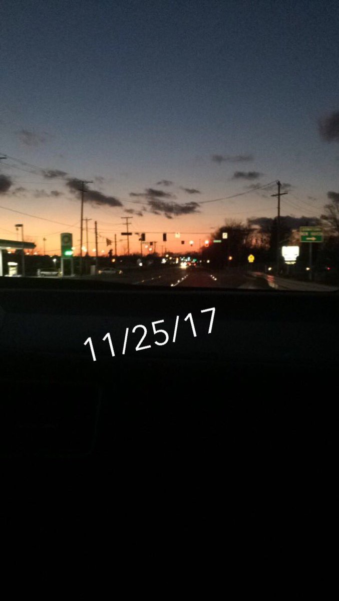 _hannahsummers's tweet photo. I’ve taken a picture of every beautiful sunset since my mom passed away. Whenever I see the sunset, I know it’s just mom showing that she’s watching down on me. These are some of my favorites 🧡 https://t.co/jUAvuazbbb