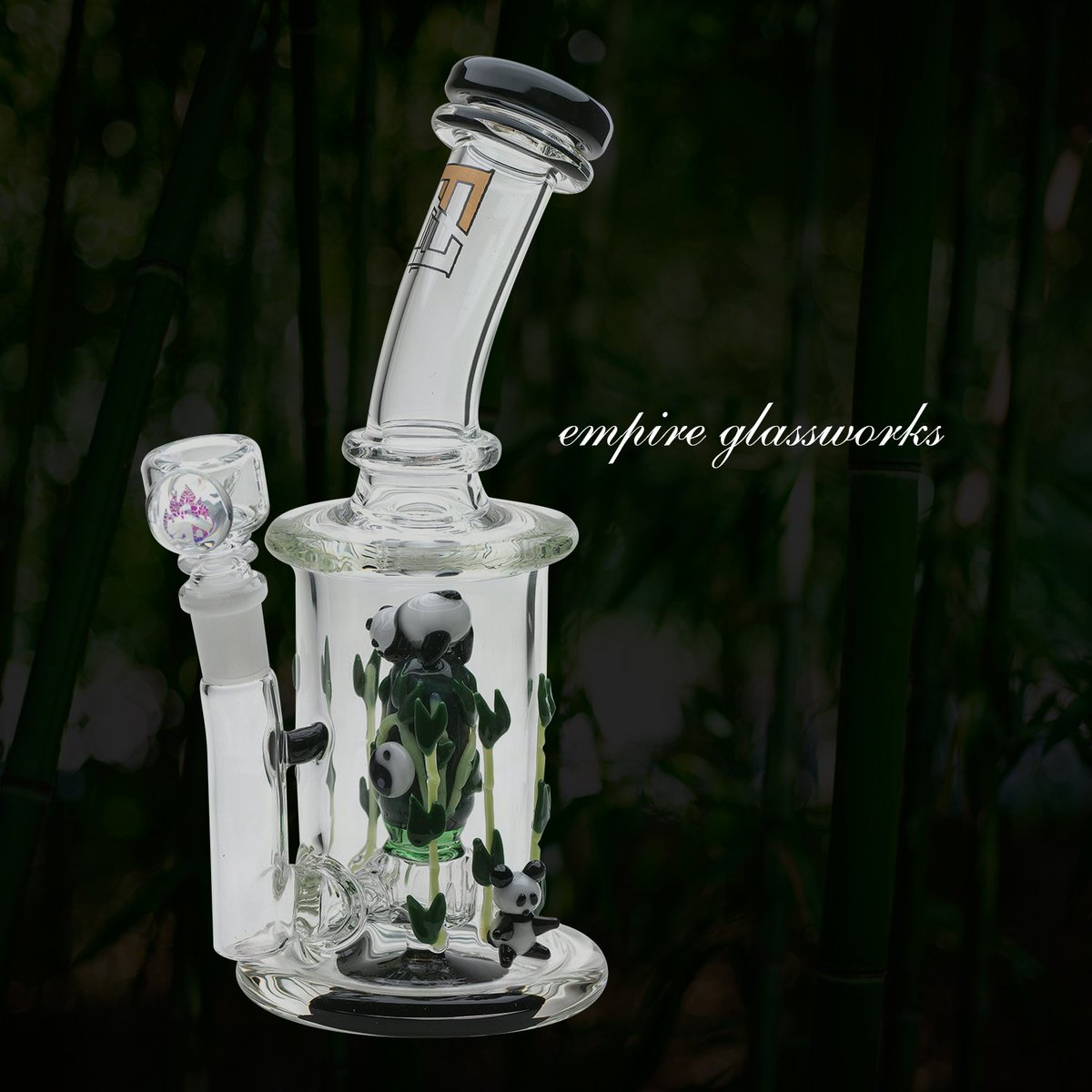 🐼🐼🐼#EmpireGlass #empireglassworks #glassporn #heady #dabbersdaily #igdaily #heady #boro #420 #710 #waterpipe #panda