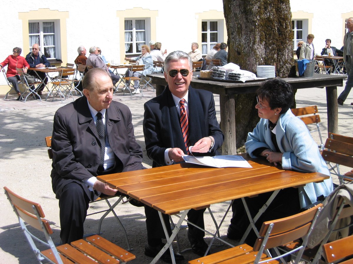Dieter F. Uchtdorf tweet media