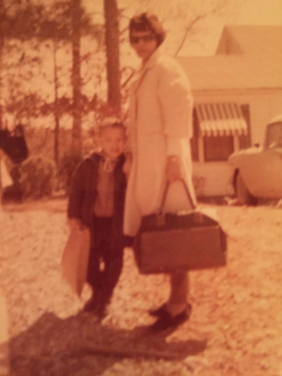 BillLowryFor3's tweet photo. **Flashback Friday**
"Growing up on Chicago’s South Side, in Marynook, I understood the importance of family, faith and community. I was a kid with big dreams, who loved to play with friends and do what kids do. ." - Bill Lowry
#ItsTimeForBill
#JustBill
#ItsTimeForCookCounty https://t.co/O9GFenQw5J