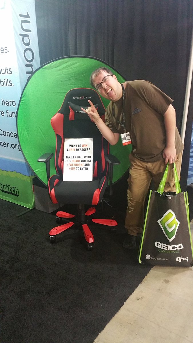 Selanda7's tweet image. #paxthrone #1up chair woot!