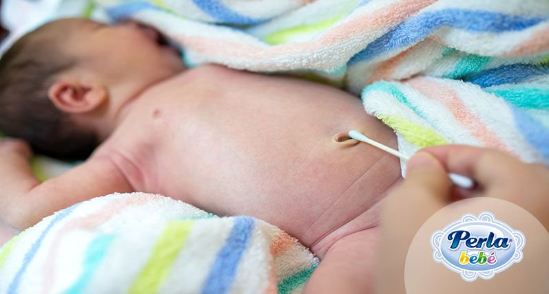 perlabebeec's tweet photo. Es importante no tapar ni tocar la zona del ombligo de tu bebé recién nacido, para evitar su contacto con bacterias que causen infecciones, también hay que mantenerla limpia y seca. Conoce más sobre su cuidado en: https://t.co/FM7mjKYmKK https://t.co/EM7nUItLuA