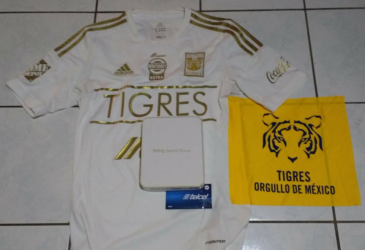 golo82's tweet photo. Por que a Tigres lo quiero lo sigo a todos lados @Telcel @TigresOficial #TelcelTeLlevaAlTigreCharter https://t.co/ztBJtV5VPL