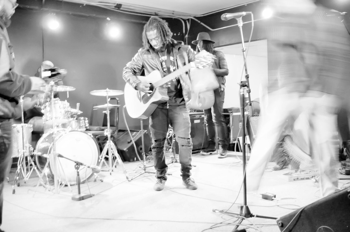 _aSaint_'s tweet photo. FOCUS #AsaintMusic #SoundThatIlluminates #HipHop #Rock #Acoustic #Soul #Contemporary #CHH #Freedom #GoodVibesOnly #Fitzgeralds #HoustonTX https://t.co/dAhoAwBvLo
