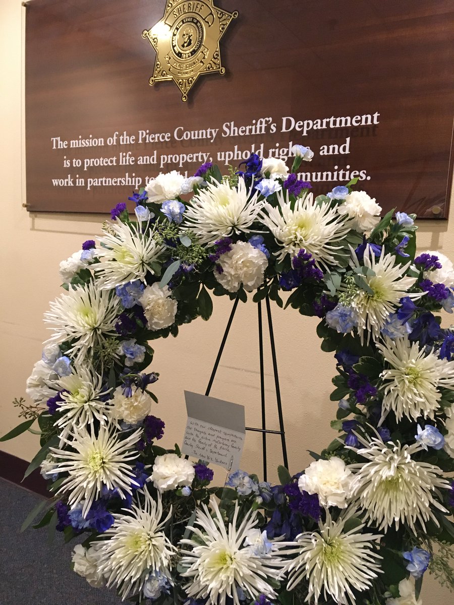 PierceSheriff's tweet photo. A special delivery at the #PCSD headquarters:  "With our deepest sympathies, our thoughts &amp; prayers are with the entire McCartney family &amp; the family of the Pierce Co Sheriff's Dept - @Yankees "

Truly an amazing gesture of support &amp; compassion from a world class organization. https://t.co/uEtVLBmUbn