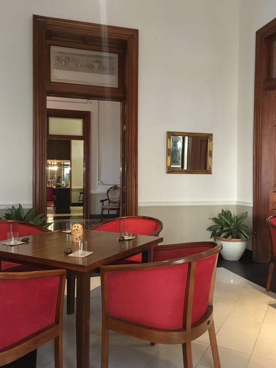 MomentiCulinari's tweet photo. Mérida cada vez esta más bello y con mejores propuestas, esta vez estamos @Kuukrestaurant
Una casona hermosa en Paseo Montejo con una carta que pone al centro ingredientes y productos locales #Merida #MeridaFest2018 @pepyuc https://t.co/MTegq4N7bC
