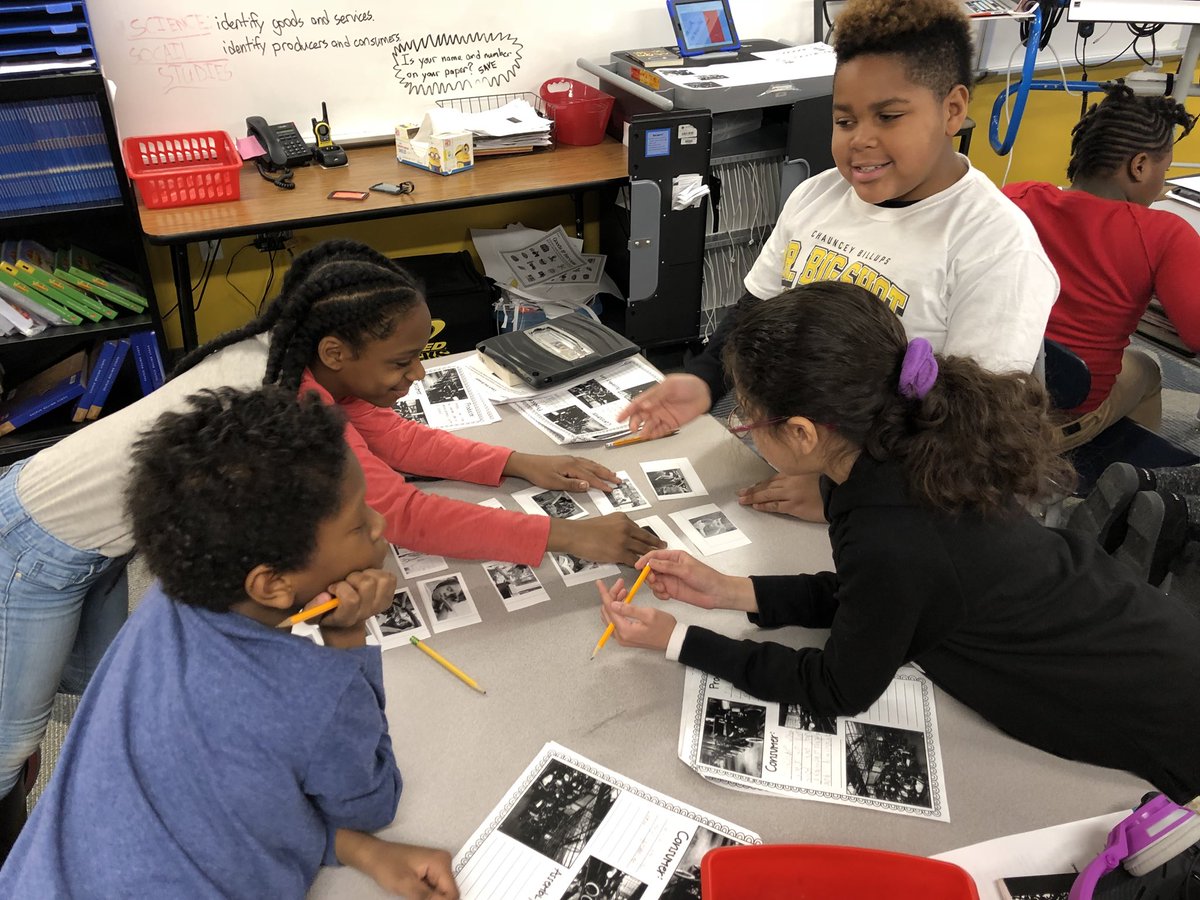 MrCTaylorHMC's tweet photo. Today we learned about producers and consumers in economics. They had to match pictures of producers with the consumers. #hmc14Rs @CompassHMC1 @Forney4th @MrsStalkerHMC @DrMikeCamp https://t.co/p4uK6ztLxV