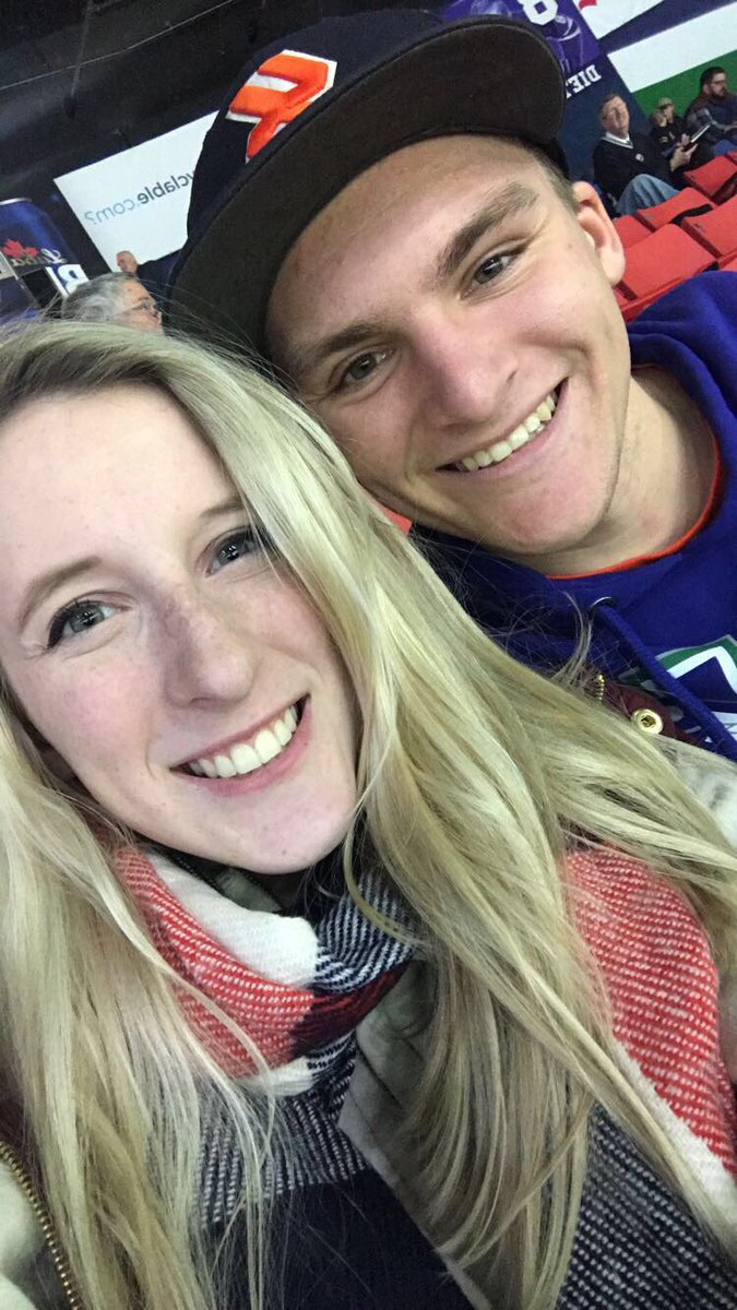 hals_r's tweet photo. Go Comets! 💚🏒💙 Seat216D9-10 #SteetSeats @UticaComets https://t.co/iRowhZzQxK