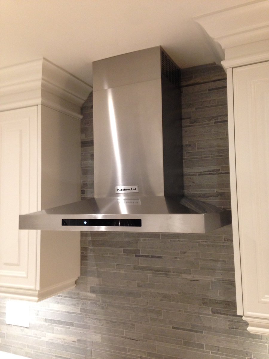 ProntoCanada's tweet photo. @ProntoCanada range hood installation. The final touch of another outstanding @TWCabinets kitchen. https://t.co/zboBdkrPKK