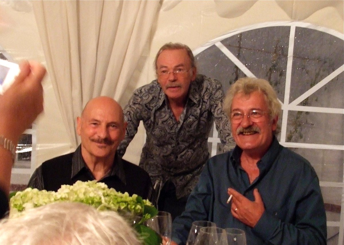 MoodyTron's tweet photo. Tony Clarke and Ray Thomas @fromMightyOaks my two best mates...we made beautiful music together my brothers...till we meet again on the never-ending cosmic journey. https://t.co/MRrjQPYqZb