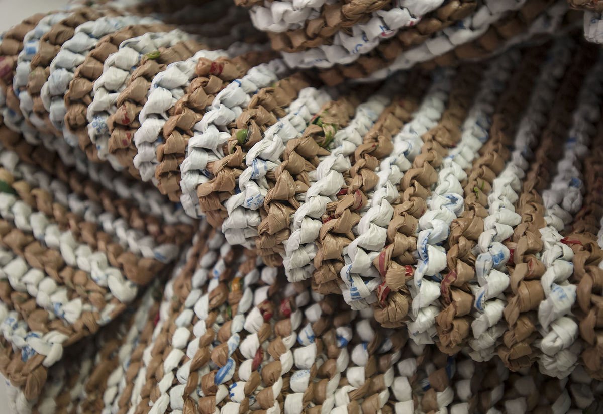 Tylerpaper's tweet photo. Volunteers use plastic grocery bags to make sleeping mats for the homeless. https://t.co/1oArbktrOC #givingback #inetx https://t.co/4gSCCC8XNz