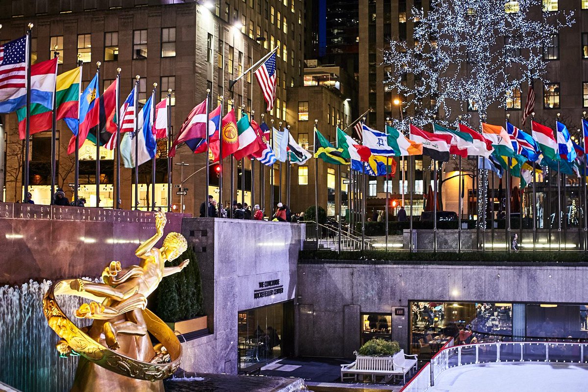 rockcenternyc's tweet photo. History, art, culture &amp; more—get the inside scoop on #NYC’s city within a city with a guided tour of #RockCenter: https://t.co/JuiyQqkPW3 https://t.co/76tL3uTH1W