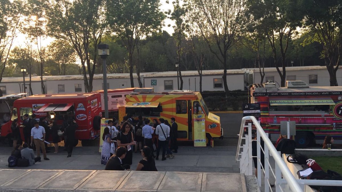 FoodtrucksDF's tweet photo. #FelizViernes a todos!! Despedimos a: #CONGRESMUN #ZonaDeFoodTrucks OFICIAL en: @Mx_Diputados #EnSanLazaro #Congresmun2018 Con los #FoodTrucks de #CDMX #Mexico 👌🏻 https://t.co/IXluI94wu7