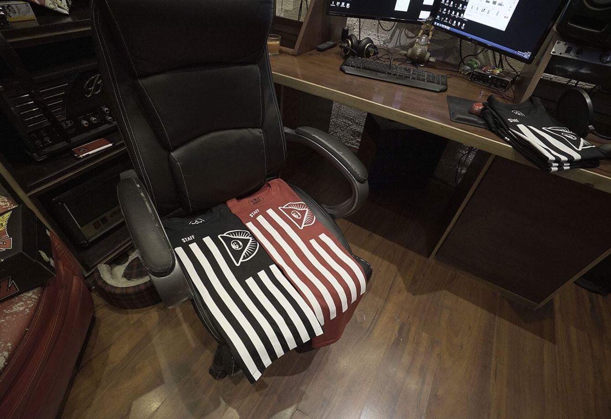 kingsofgroove_m's tweet photo. Lista la@merch de nuestros compás de fuck off room https://t.co/b6HQdtlUyD