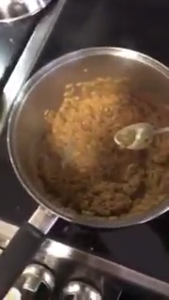 ShawnUpdatesSA's tweet photo. RETWEET POR MAS LIVE STREAMS DE SHAWN COCINANDO #iHeartAwards #BestMusicVideo #HoldinMeBack https://t.co/4V8btAWmjs
