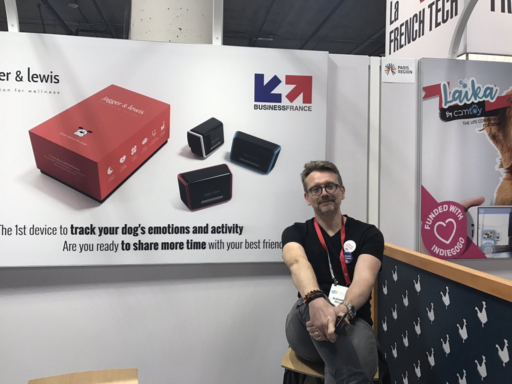 En direct du #CES2018 : 😱whaou! Les #FrenchIoT <a href="/GroupeLaPoste/">La Poste Groupe</a> 2016 sont là aussi ..... pour #SimplifierLaVie de nos amis les chats <a href="/Catspad/">Zaeoc,E</a> et de nos amis les chiens <a href="/jaggerlewis_off/">Jagger & Lewis</a>