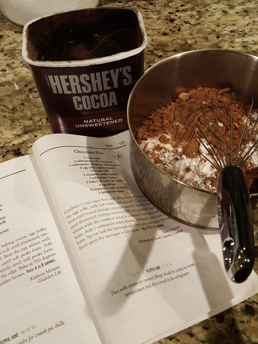 KelliReding's tweet photo. When its date night, but too cold to leave the house....you surprise him with his fav pie. @ranreding 😍😍😘 https://t.co/uHT1AWsvUX