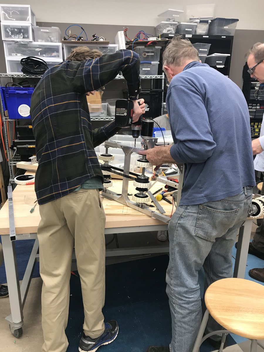 3566Robotics's tweet photo. Lots of projects got finished today! The last photo is our SCRUM if you want to see what we are up to!!! #omgrobots #FIRSTpowerup #3566 https://t.co/d0SPn44o3S