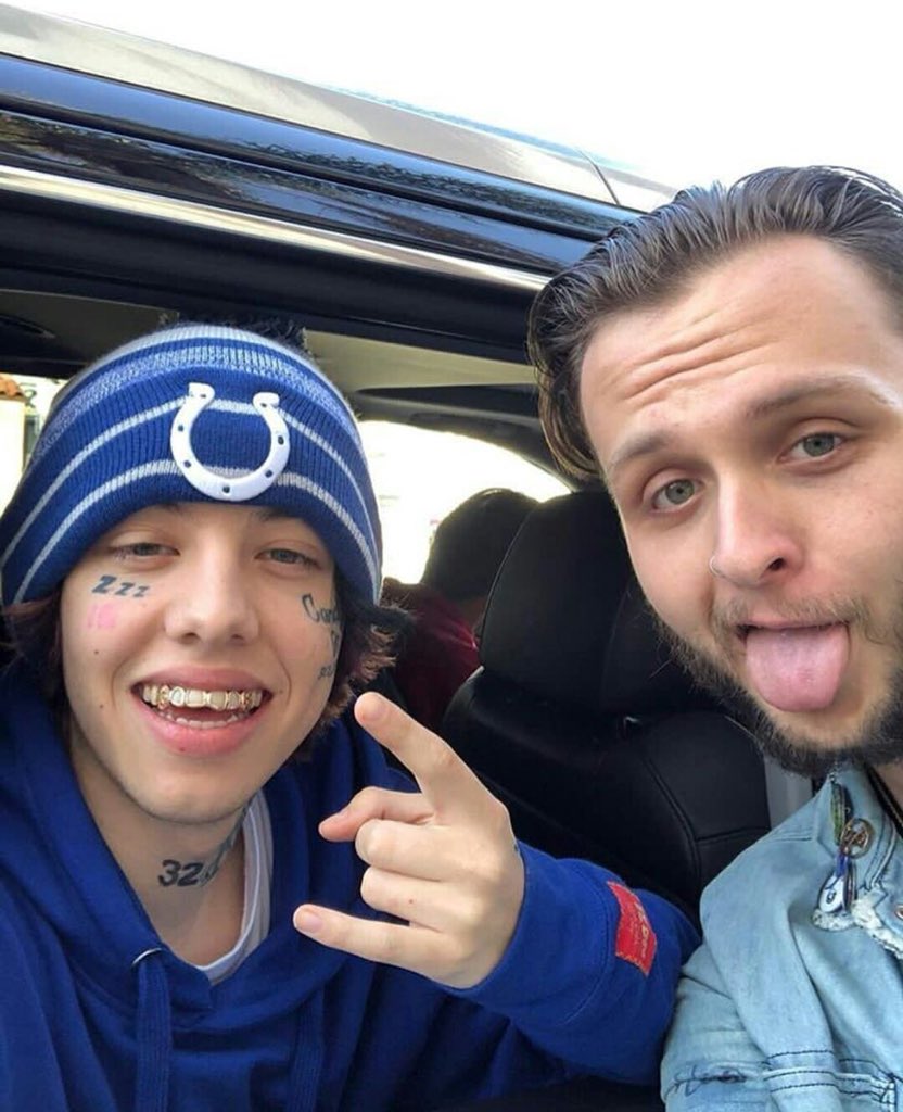 XanFco's tweet photo. 📸: Lil Xan con fans en Los Ángeles (11/01) https://t.co/Pq6I0id15o