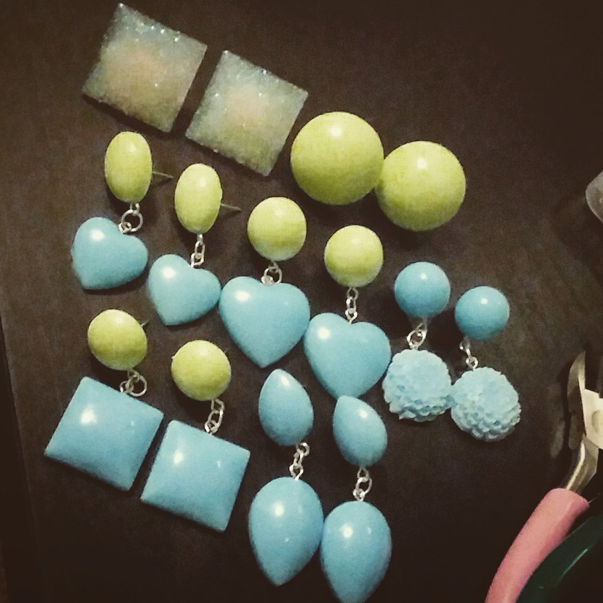 #handmadejewelry #resinjewelry #retrostyle #vintagestyle #pinup #pinupearrings