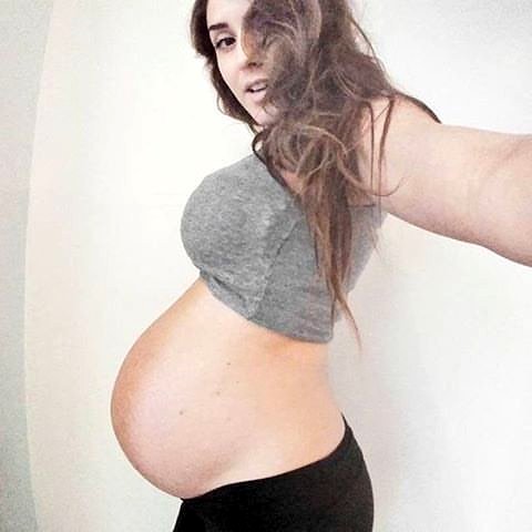 SecretKinks___'s tweet photo. Treena posing at 34 weeks #Pregnant #Fetish #Selfie https://t.co/XFcOYy7Ony