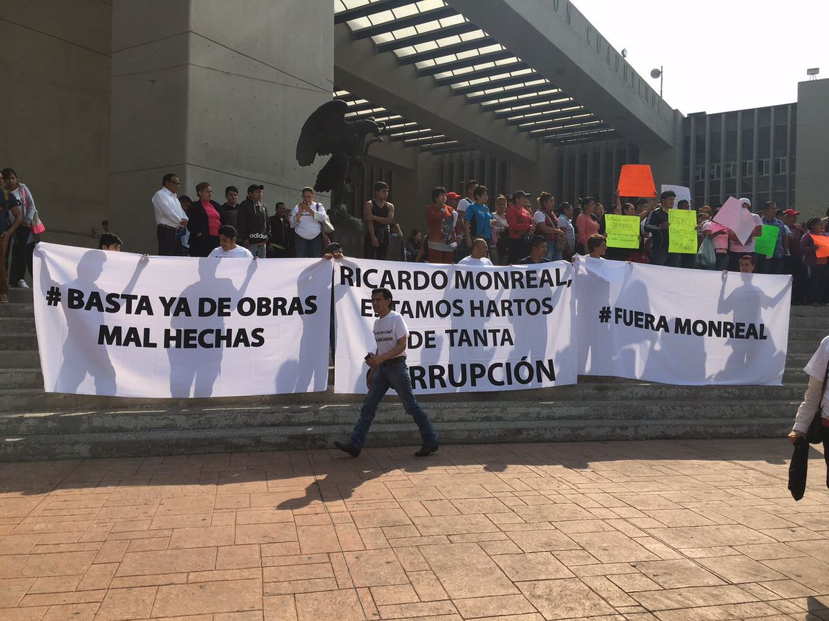 Pam21900's tweet photo. @RicardoMonrealA Dentro de tu libro maneja un capítulo de insubordinacion hacia los vecinos @cccuauh como no hacerles caso a sus derechos humanos y mejor mandarlos a golpear x pedir rendición, claridad de cuentas #donricky lo mejor es q ya tienes tu paga esbirro corrupto https://t.co/hYjqzDQiIg