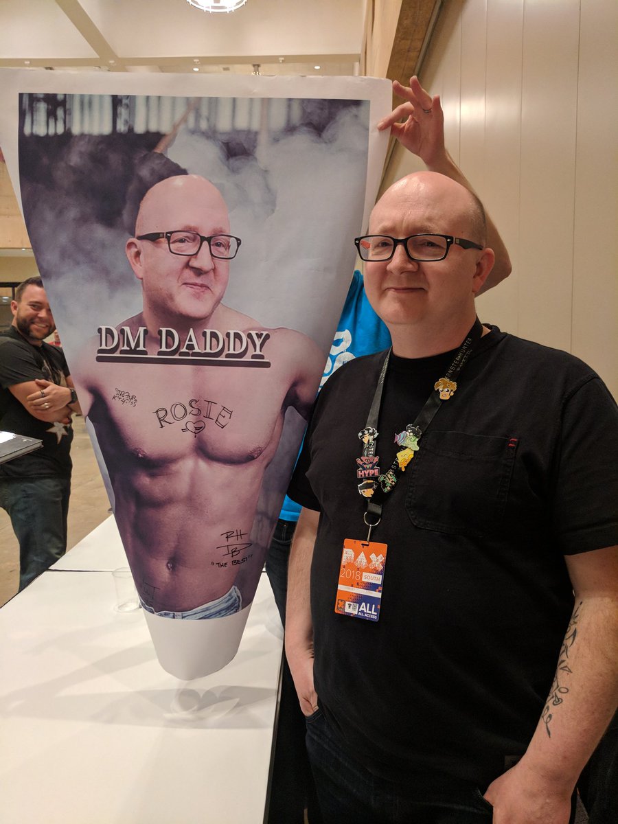 Hobbitzez's tweet photo. Welcome to the #PAXSouth #AcqInc and #CTeam signing. 👌 #DMdaddy
#ShadowCouncil, your labors please us. https://t.co/q5uZ1SpiLw