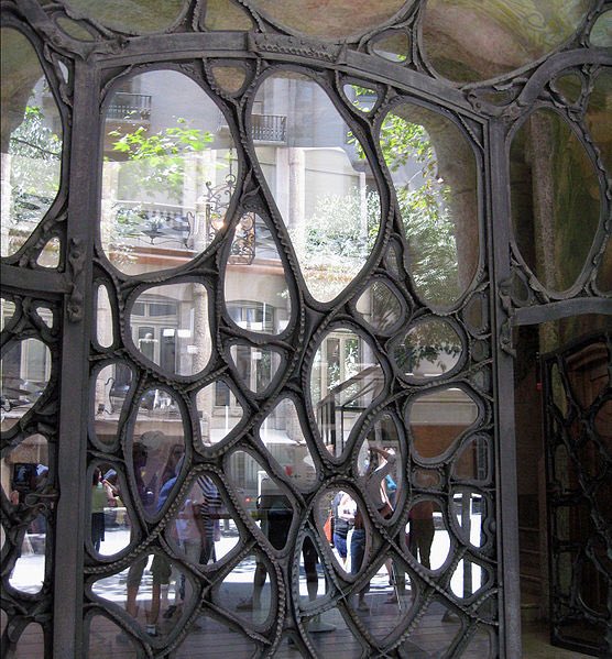 DesignArtemis's tweet photo. Patterns on this steel door are like a cicada wing https://t.co/jety9gY0TF