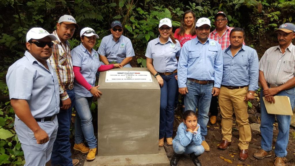 AbdelTorresD's tweet photo. Personal Técnico y Administrativo de  Riegos de Chiriqui, S.A con Miembros de la Junta Directiva: Proyecto de riego y drenaje de Cordillera.
Gracias a todos los moradores de Cordillera por su participación  activa para que hoy fuese una realidad lo inicio como sueño hace 20 años. https://t.co/2bhtUlhGNZ