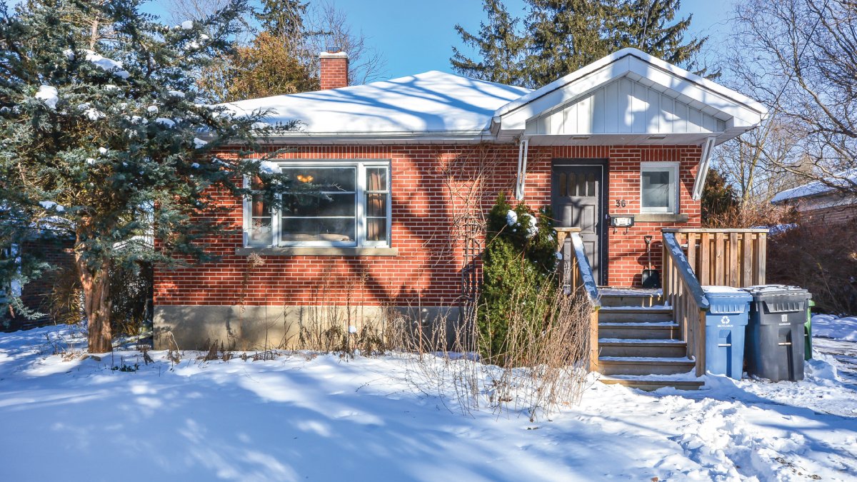LanguayTW's tweet photo. #FeatureFriday! This Old University dream is the one everyone is💙 crushin' on 💙 on our website tonight... Find out why! 👇🏼
https://t.co/ufZb2o21CS #OldUniversity #Guelph #MoveToGuelph #IncomeProperty #Investment @RebeccasNest https://t.co/9q4Gls03qN