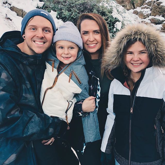 andrewslyfox's tweet photo. Amazing day in the snow with family and friends!! #cssfjfwintervacay https://t.co/kILiljEbtX https://t.co/6PxNIOHIc9