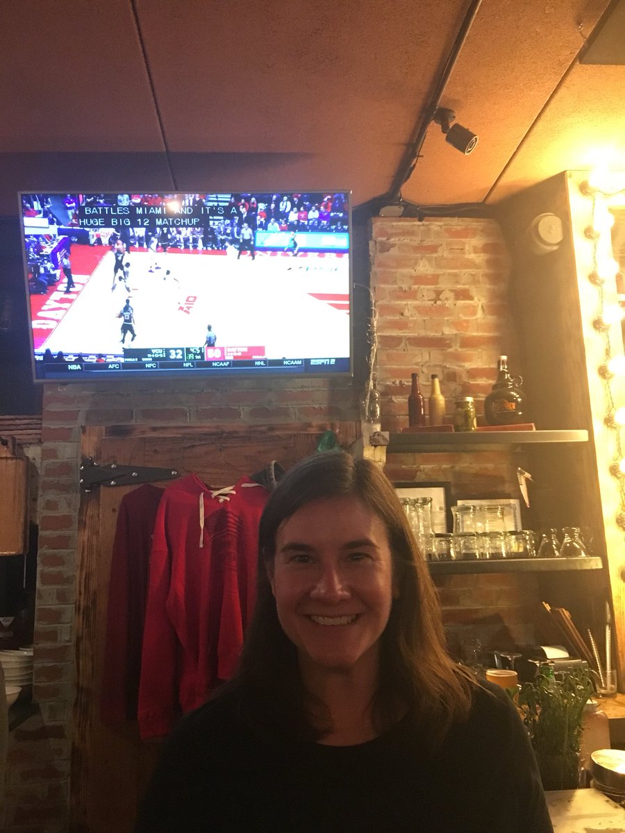 513mms's tweet photo. Look what’s on at Brick and Brew in Media, PA!  #dayton6th #daytonflyers https://t.co/D5ZWYML83R