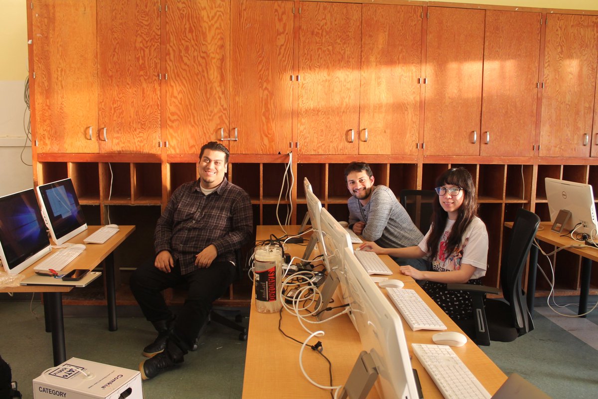 leonardoysosa's tweet photo. It's great to see two of my program prodigies @RokrE2 & @ItsCellyCel from @jonesit_sf providing Tech Support to the Bayview Hunters Point West - 1030 Oakdale Community Center. #jonesit #techsupport https://t.co/beFG5nJTtS