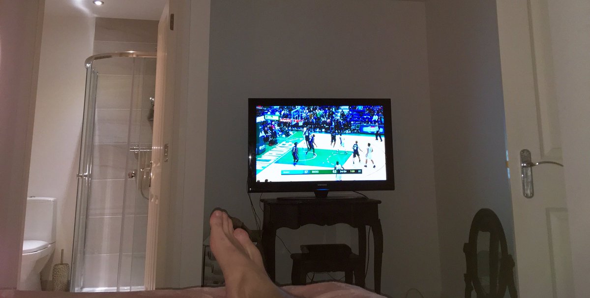 DustinBlackSing's tweet photo. We’ve got the @NBA hooked up in the new house! So all is well! #basketball #home #marriage #love https://t.co/80yHyVHwRU