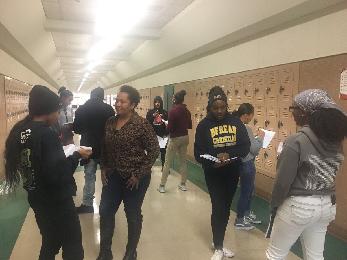 bex_aleman's tweet photo. Wheelhouse Circle: inner circle talks to outer circle partner then one circle rotates for different pairings. Builds community while reviewing academic content! 💯👏#CSTP2 #RelationshipCenteredSchools @mclanehigh @fresnounified @Principal_Wulf https://t.co/yySsbzq448