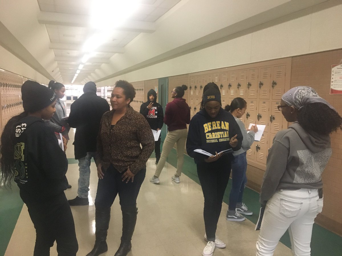 bex_aleman's tweet photo. Wheelhouse Circle: inner circle talks to outer circle partner then one circle rotates for different pairings. Builds community while reviewing academic content! 💯👏#CSTP2 #RelationshipCenteredSchools @mclanehigh @fresnounified @Principal_Wulf https://t.co/yySsbzq448