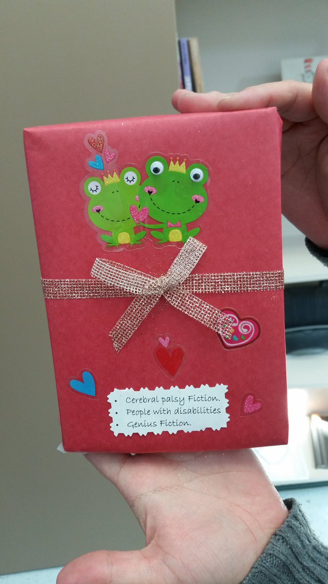 AvalosLibrarian's tweet photo. #SliderLibrary books want to be your Valentine! Blind Date with a Book, where #StallionsLeadtheWay #SISD_READS #TEAMSISD https://t.co/jZLfneSvSJ
