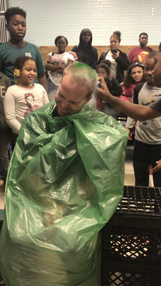 RES_Bears's tweet photo. School spirit at Roosevelt! #GoBirds #rebuildroosevelt https://t.co/GEMTSO7pI4