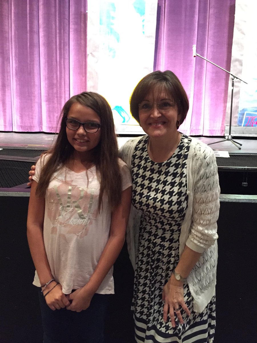 DaleLunt's tweet photo. Congratulations to our student, Julia Green, for being selected as the winner of the Oak Tree book mark competition for the author visit from Carmen Agra Deedy! Our students in grades 3-5 had a fantastic experience hearing Carmen’s wonderful stories today! https://t.co/AYQBlUpIB6