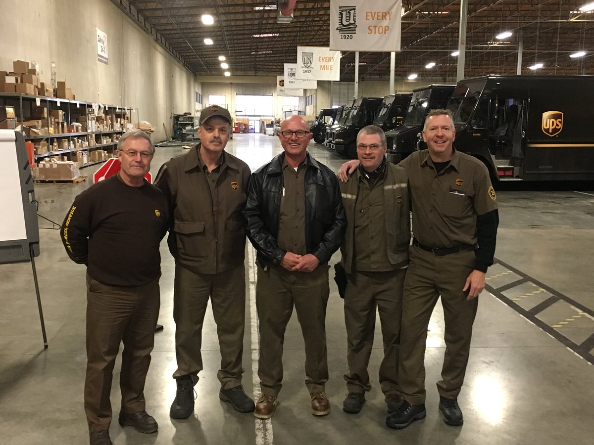 Congratulations to Steve Smith, Valley Center’s newest circle of honor member.  Joined by fellow COH members Randy Cole, Mel Campbell, Brian Couch, and Mark Newton.
#COH
#UPS
<a href="/NorthwestUPSers/">Northwest UPSers</a>