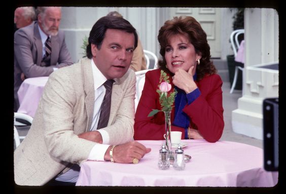 ladyneiagui2000's tweet photo. #harttohart @ShoutFactory já deu aos seus fãs essse lindo presente,e vc @SonyPictures @SonyPicturesBr quando vai nos presentear? os fãs estão na esperança.  @senna_dinah  @Stefanie_Powers @penhahart20 @ElisElis33 @renatinhath @RosngelaFaria20 @24061954ds https://t.co/zJPFwnf0pS