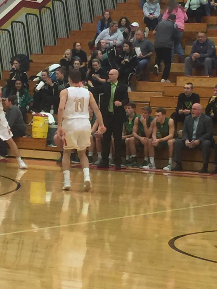 dabears23545522's tweet photo. Could it be?? @notthefakeSVP coaching a high school basketball team!! #putmeincoach https://t.co/VjuLagvWmJ