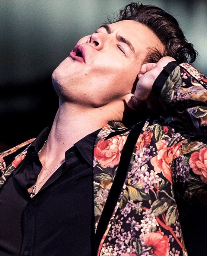 maaruss_'s tweet image. #SignOfTheTimes #BestMusicVideo #iHeartAwards