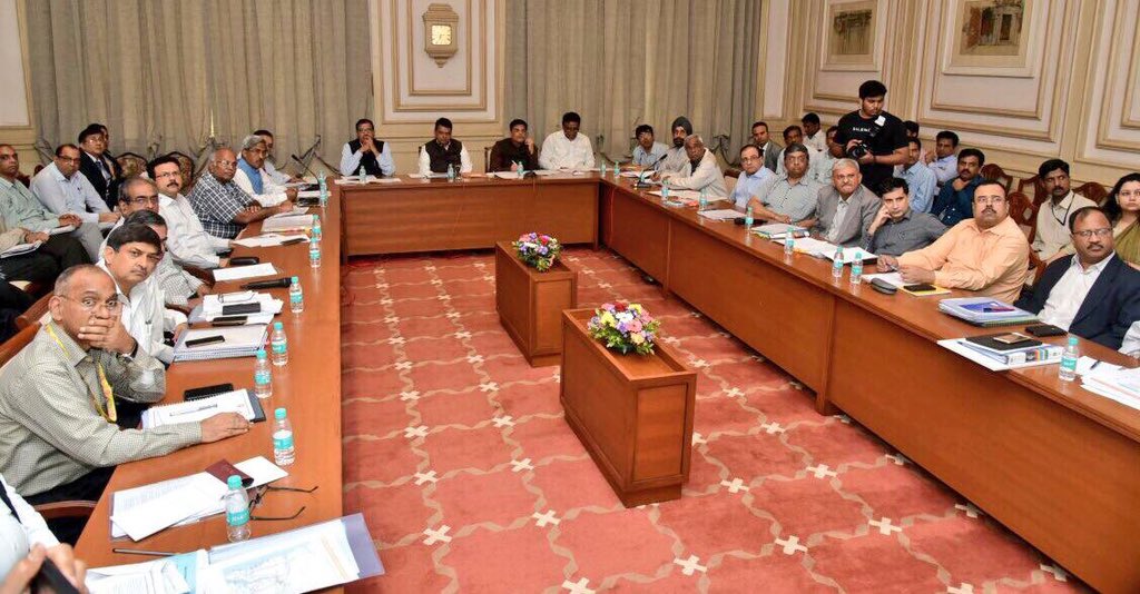 MR <a href="/PiyushGoyal/">Piyush Goyal</a> ,CM Maharashtra Shri <a href="/Dev_Fadnavis/">Devendra Fadnavis</a>  jointly held a meeting with Chairman Railway Board , ME Rly Bd, GM CR &amp; WR, CMD MRVC, MCGM, MMRDA, CIDCO &amp; with other stake holders ,and discussed the roadmap to develop superior Rail infra in the state of #Maharashtra