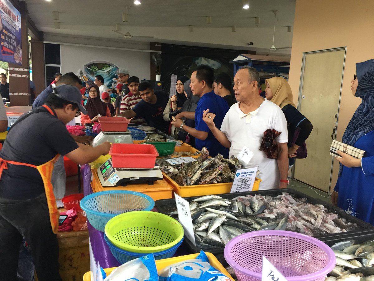 dofmalaysia's tweet photo. Tahniah kepada warga #myDOF yang menjayakan Program Jualan Ikan Pasar Akuakultur di myDOF Valley, MAEPS pada hari ini #PenerajuPerikanan https://t.co/If9ft8PDx8