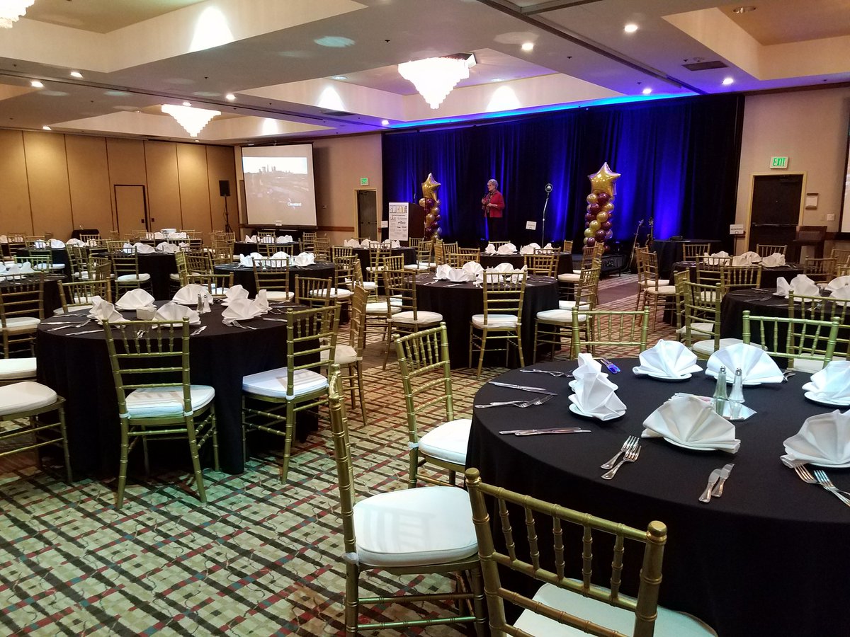 NWCAVE's tweet photo. Our Dinner &amp; Dreams Gala is looking good.  @GloriaLoring is warming up!  #SWCAT2018 #NWCAVE https://t.co/aVNLOw1K8d