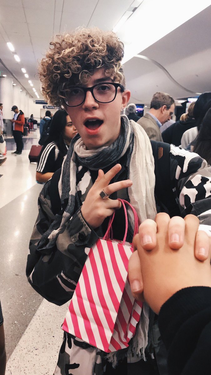 heartilyavery's tweet photo. he doesn’t even try https://t.co/YNA0Sp6BGF