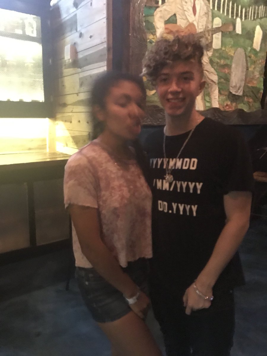 KorinaEliza's tweet photo. rt or your pics will turn out like this 

#WhyDontWe #iHeartAwards #BestBoyBand https://t.co/rqpEjxG73H