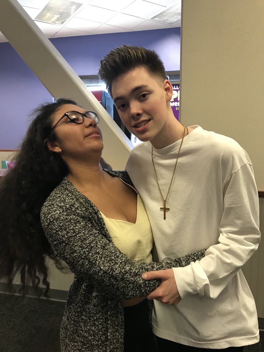 KorinaEliza's tweet photo. rt or your pics will turn out like this 

#WhyDontWe #iHeartAwards #BestBoyBand https://t.co/rqpEjxG73H