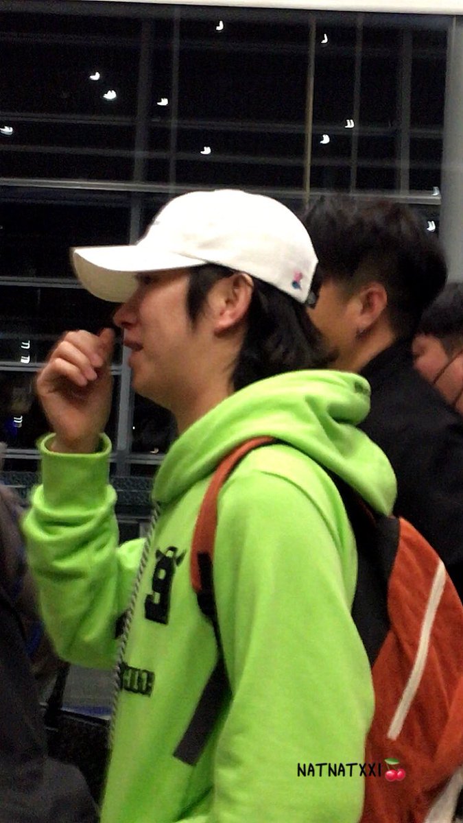 PetalsArg's tweet photo. 【180112】#Heechul @ Kuala Lumpur Airport #4PIC

(cr: natnatxxi  via: Heestory_金希澈资源博) https://t.co/0uqqtbiNz0